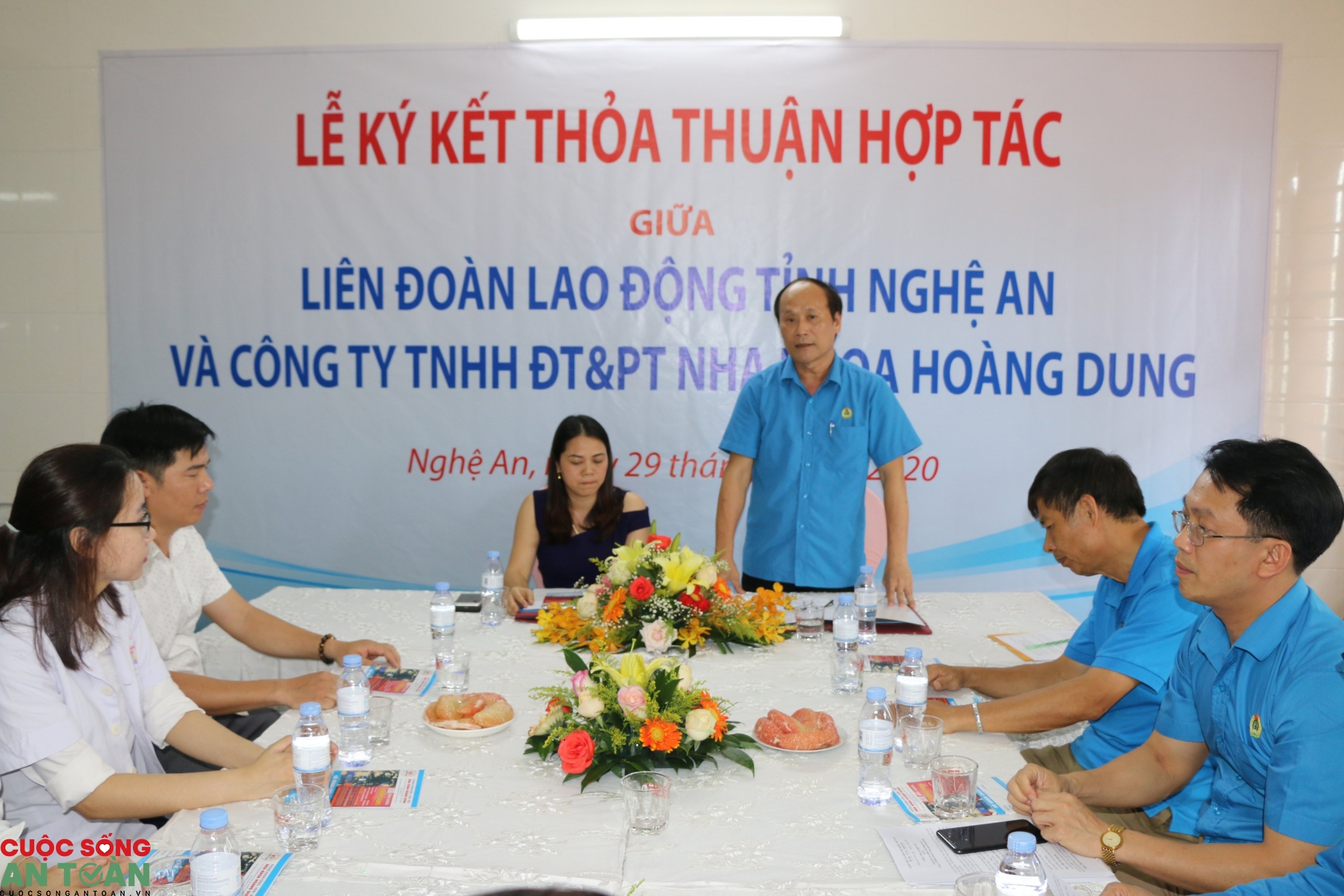 Xây dựng đội ngũ cán bộ, đảng viên tâm huyết với tổ chức Công đoàn xay dung doi ngu can bo dang vien tam huyet voi to chuc cong doan