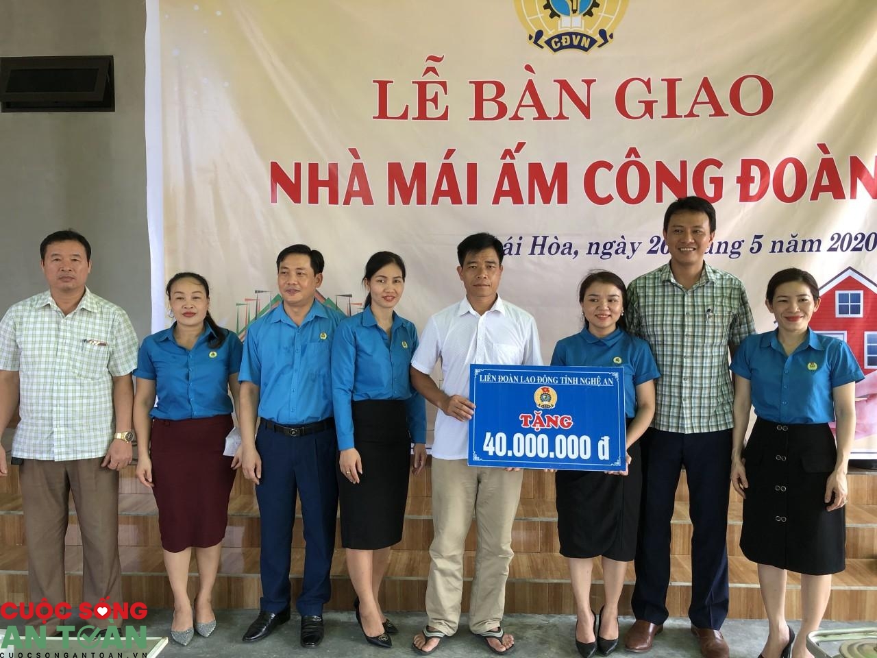 Xây dựng đội ngũ cán bộ, đảng viên tâm huyết với tổ chức Công đoàn xay dung doi ngu can bo dang vien tam huyet voi to chuc cong doan