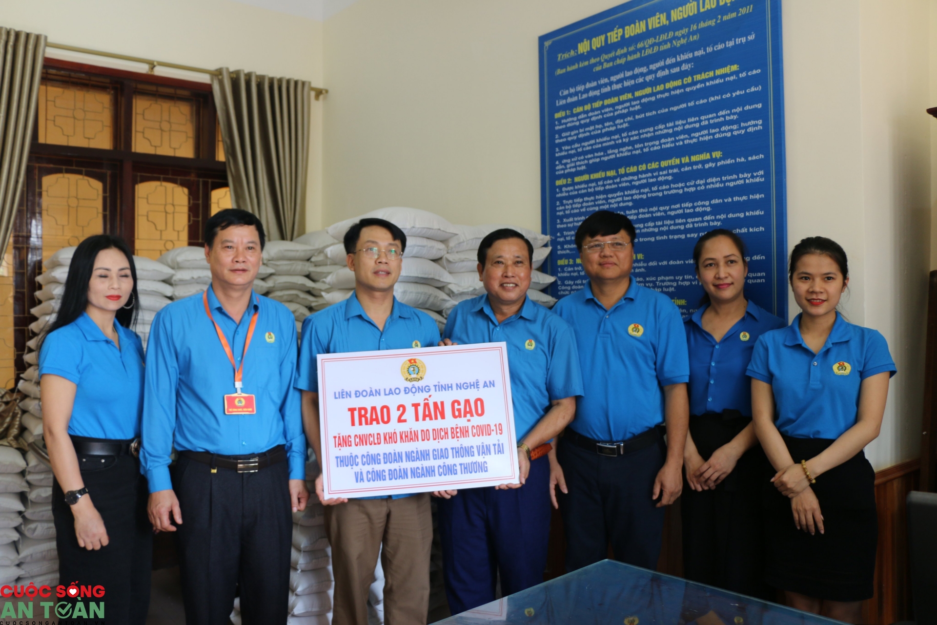 Xây dựng đội ngũ cán bộ, đảng viên tâm huyết với tổ chức Công đoàn xay dung doi ngu can bo dang vien tam huyet voi to chuc cong doan