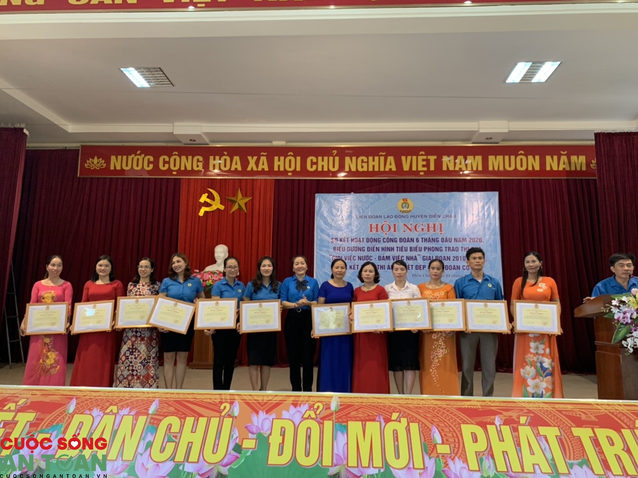 Liên đoàn Lao động huyện Diễn Châu: Sơ kết hoạt động công đoàn 6 tháng đầu năm lien doan lao dong huyen dien chau so ket hoat dong cong doan 6 thang dau nam