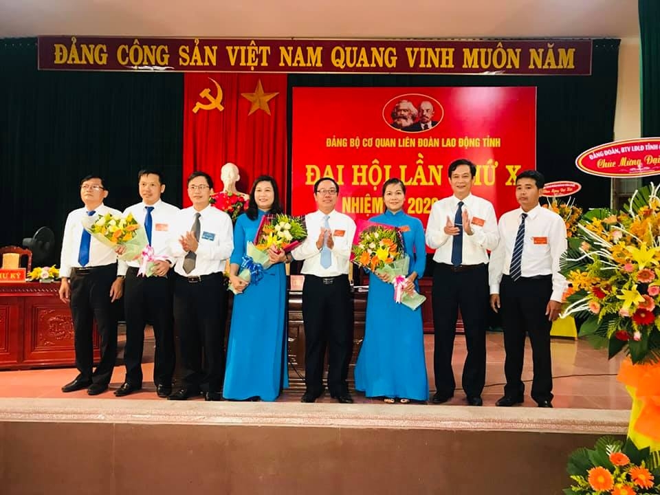 Phát huy truyền thống đoàn kết và quyết tâm đổi mới phat huy truyen thong doan ket va quyet tam doi moi