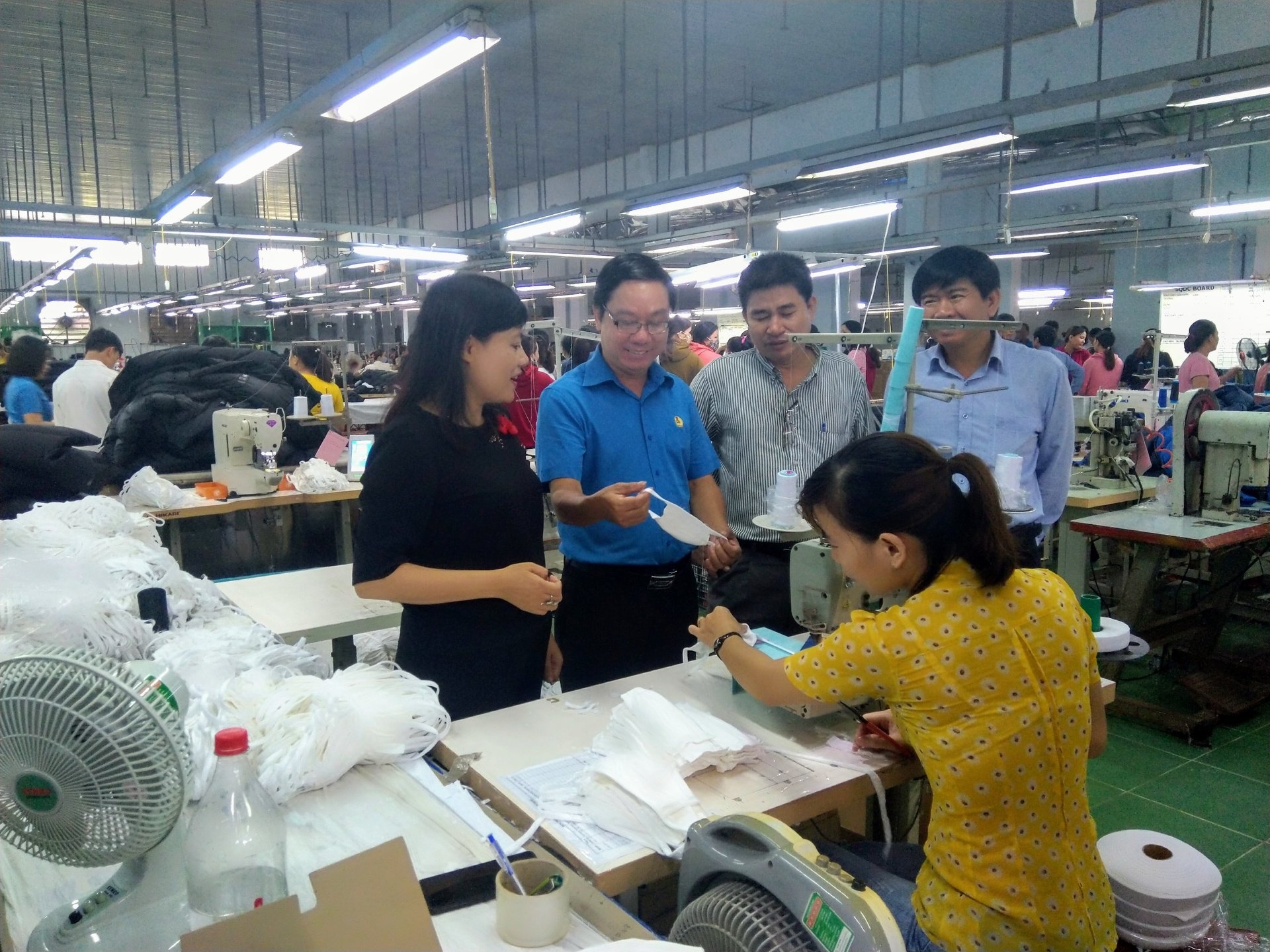 Phát huy truyền thống đoàn kết và quyết tâm đổi mới phat huy truyen thong doan ket va quyet tam doi moi