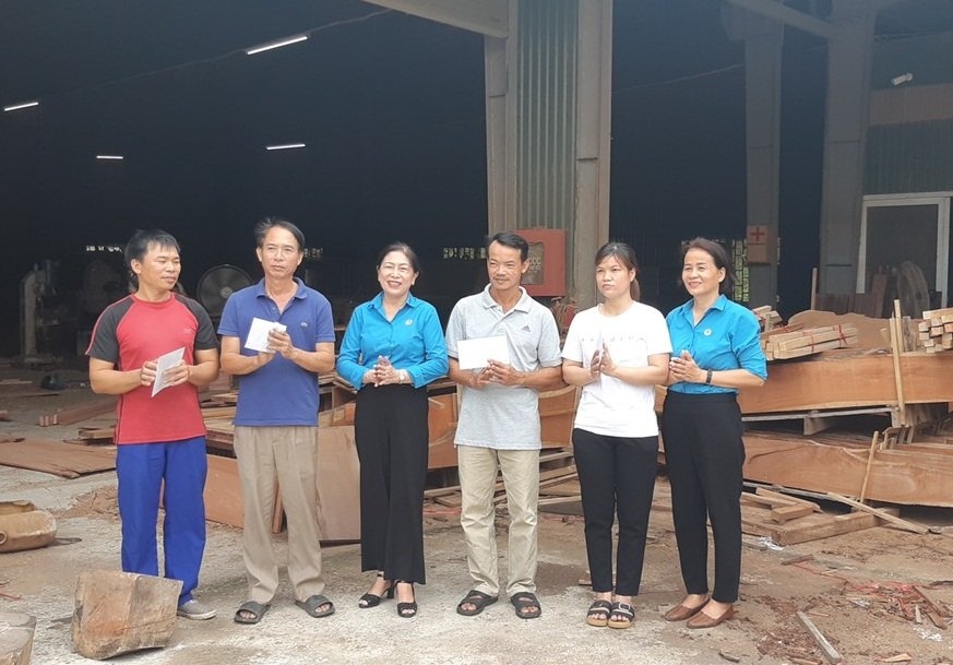 Công đoàn ngành Công thương Quảng Trị đồng hành với NLĐ vượt qua dịch bệnh Công đoàn ngành Công thương Quảng Trị đồng hành với NLĐ vượt qua dịch bệnh