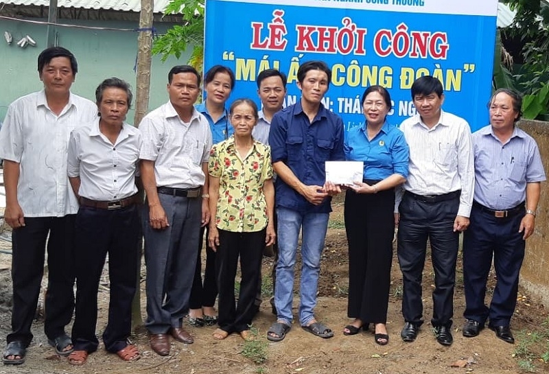 Công đoàn ngành Công thương Quảng Trị đồng hành với NLĐ vượt qua dịch bệnh Công đoàn ngành Công thương Quảng Trị đồng hành với NLĐ vượt qua dịch bệnh