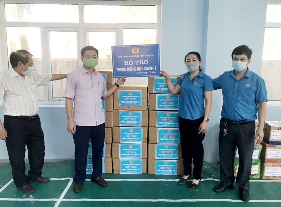 Công đoàn Nghệ An tích cực sẻ chia với người dân thành phố mang tên Bác Công đoàn Nghệ An tích cực sẻ chia với người dân thành phố mang tên Bác