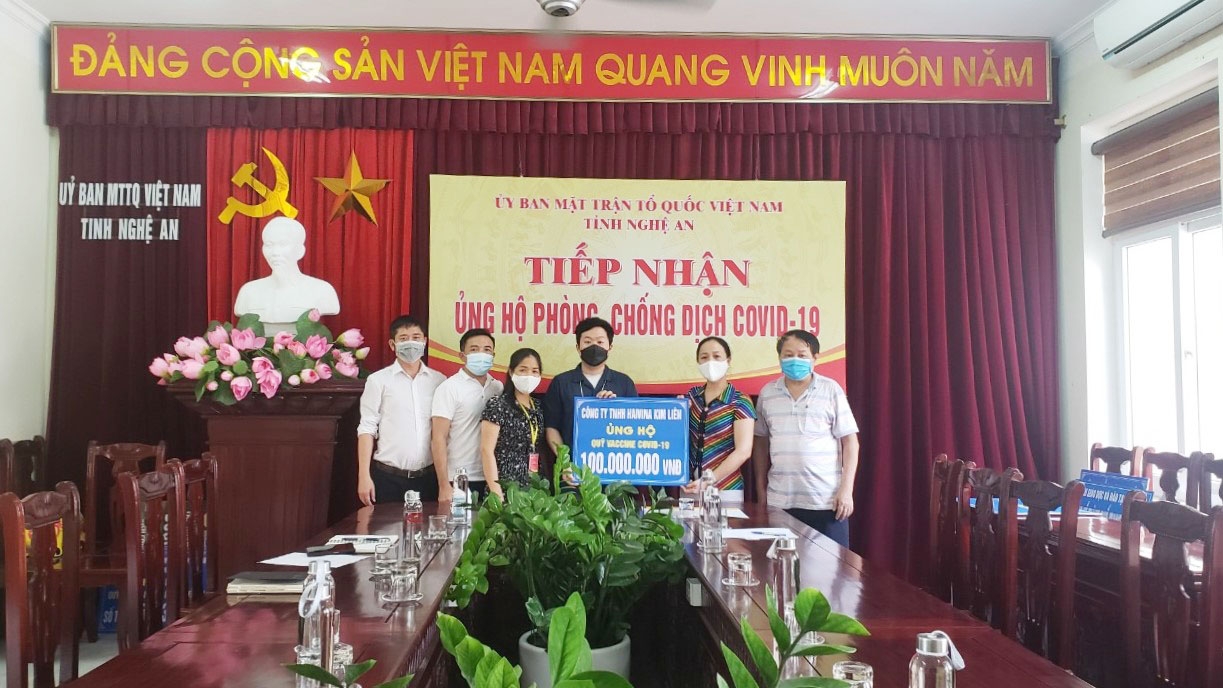 Công ty Haivina Kim Liên ủng hộ 100 triệu đồng cho Quỹ vắc xin phòng, chống Covid-19 Công ty Haivina Kim Liên ủng hộ 100 triệu đồng cho Quỹ vắc xin phòng, chống Covid-19