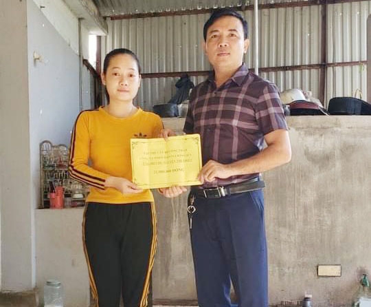 Công ty Haivina Kim Liên ủng hộ 100 triệu đồng cho Quỹ vắc xin phòng, chống Covid-19 Công ty Haivina Kim Liên ủng hộ 100 triệu đồng cho Quỹ vắc xin phòng, chống Covid-19