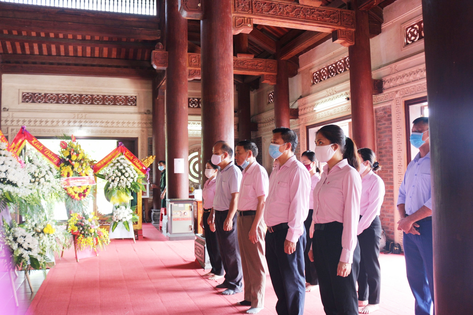 Công đoàn Ngân hàng CSXH Nghệ An thăm và tặng quà cho thương binh, gia đình chính sách
