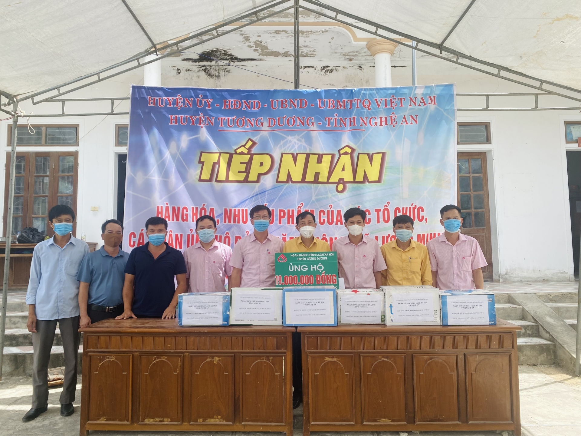 Công đoàn Ngân hàng CSXH Nghệ An thăm và tặng quà cho thương binh, gia đình chính sách