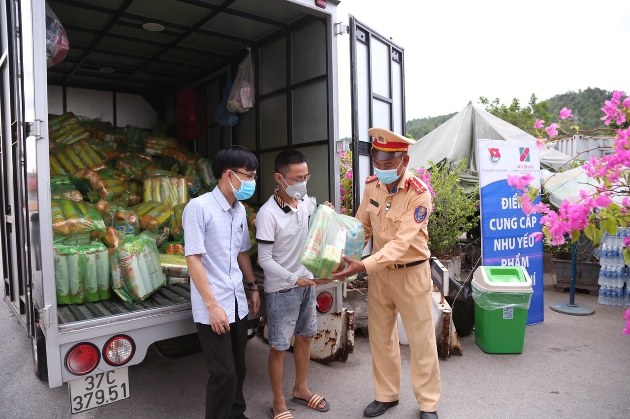 Người lao động Nghệ An trở về xúc động trước tình cảm của quê hương