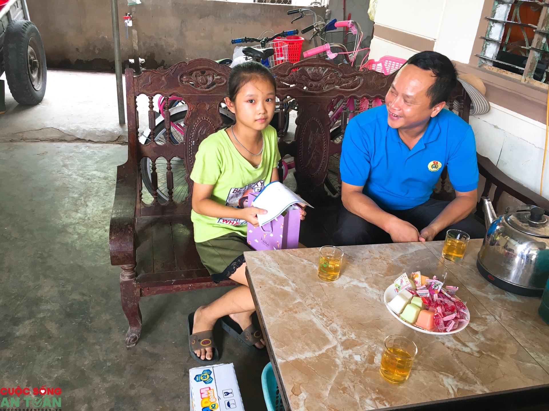 nhung mon qua y nghia den voi con cong nhan vuot kho hoc gioi