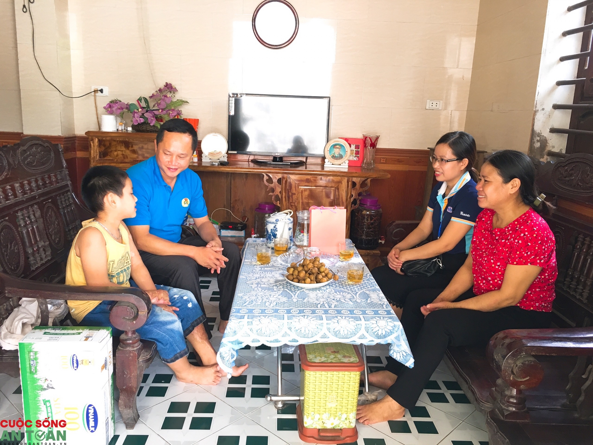 nhung mon qua y nghia den voi con cong nhan vuot kho hoc gioi