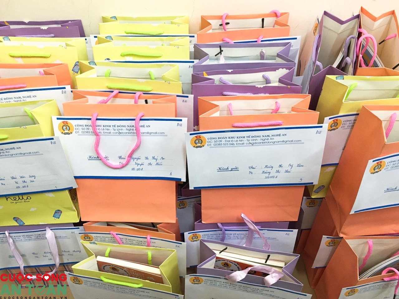 nhung mon qua y nghia den voi con cong nhan vuot kho hoc gioi