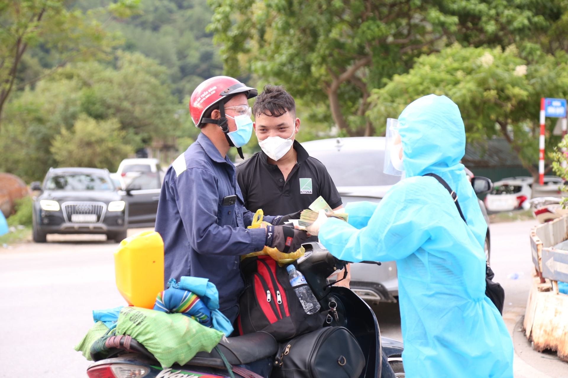 Người lao động Nghệ An trở về xúc động trước tình cảm của quê hương