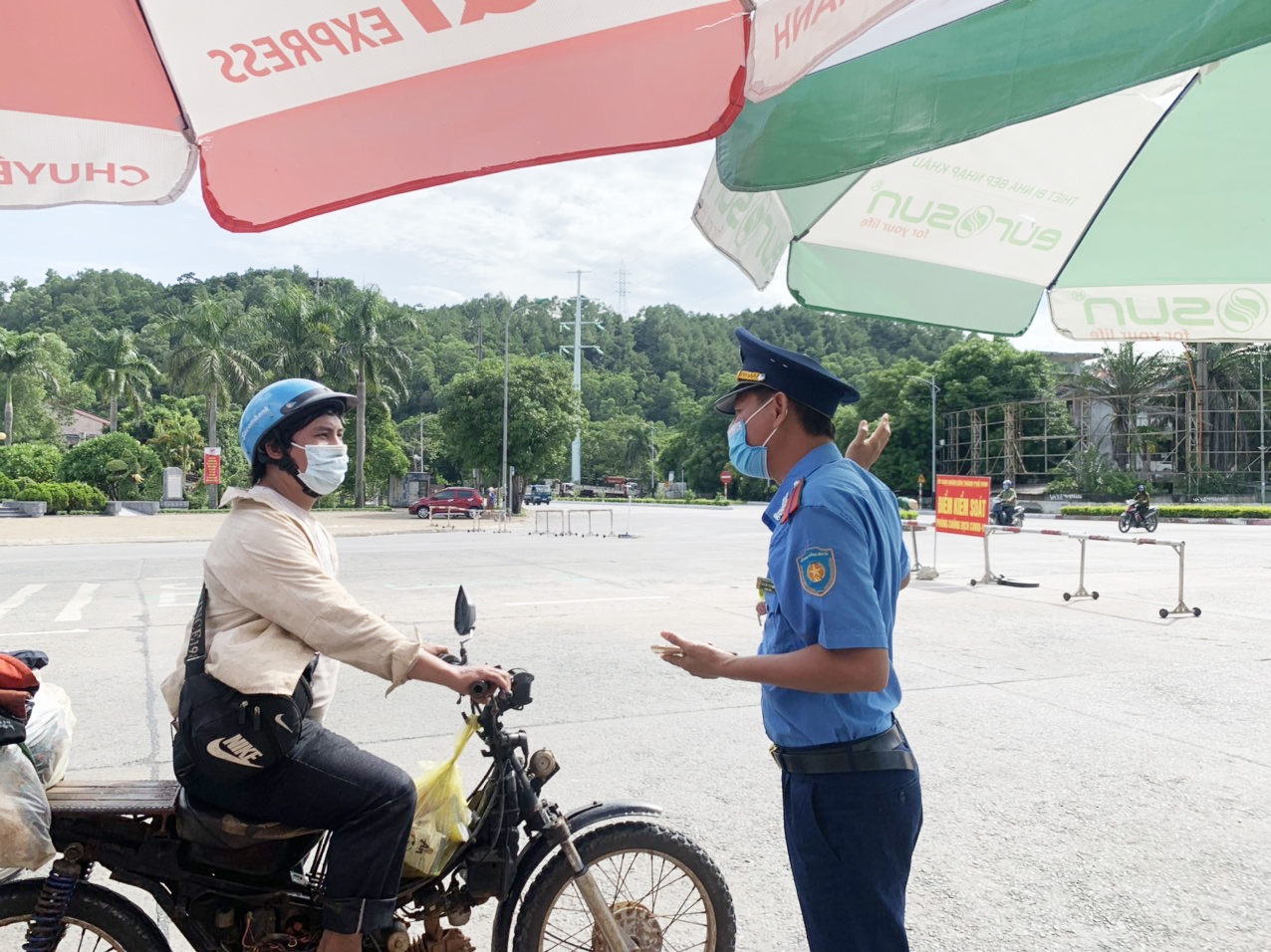 Người lao động Nghệ An trở về xúc động trước tình cảm của quê hương