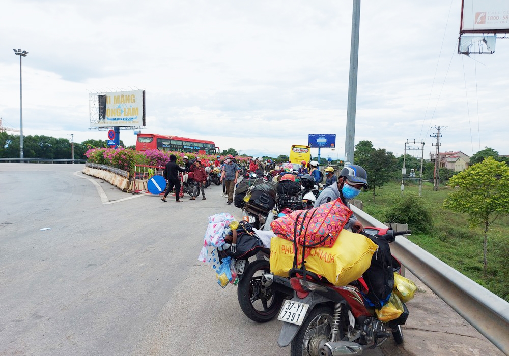 Người lao động Nghệ An trở về xúc động trước tình cảm của quê hương