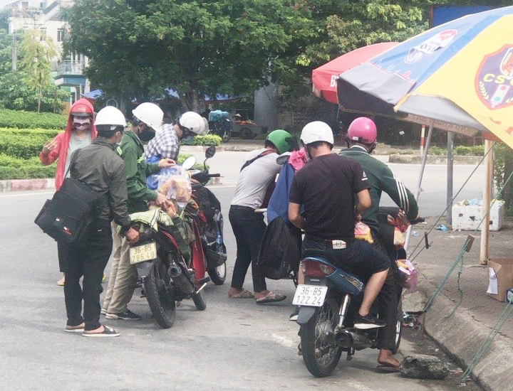 Người lao động Nghệ An trở về quê xúc động trước sự q