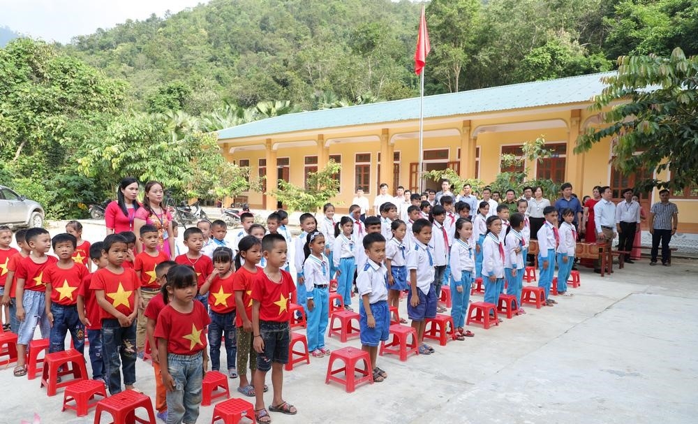 Tổ ấm của đoàn viên giữa lòng hồ Thủy điện Bản Vẽ Tổ ấm của đoàn viên nơi thâm sơn cùng cốc