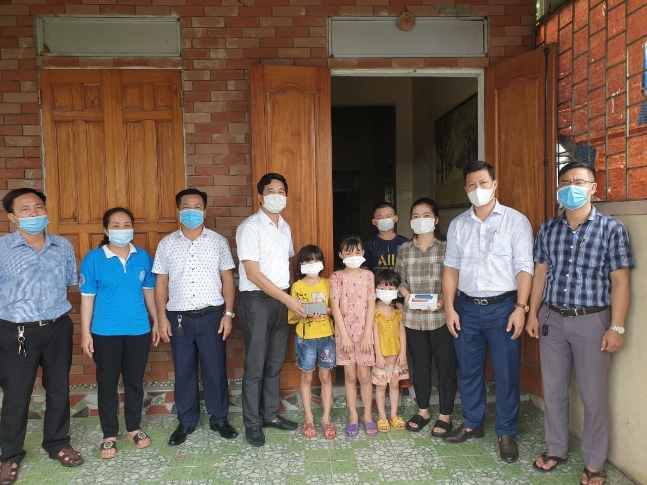 Công đoàn Nghệ An mang đến niềm vui cho con công nhân lao động Công đoàn Nghệ An mang đến niềm vui cho con công nhân lao động