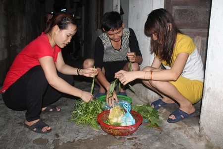 Công nhân khó đảm bảo cuộc sống bằng tiền lương Công nhân khó đảm bảo cuộc sống bằng tiền lương