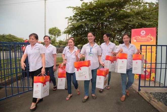 Cuối năm thưởng gì cho người lao động vui Cuối năm thưởng gì cho người lao động vui