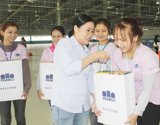 Cuối năm thưởng gì cho người lao động vui Cuối năm thưởng gì cho người lao động vui