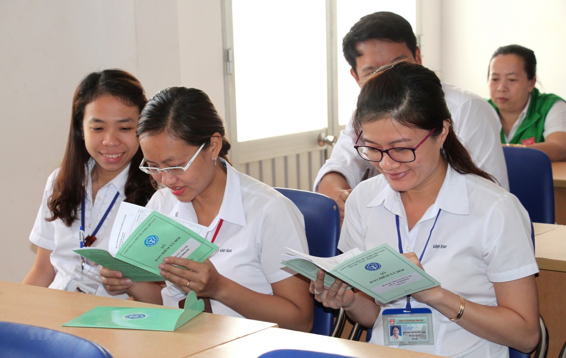 Cách khởi kiện đòi tiền lương, BHXH và tiền trợ cấp thôi việc Cách khởi kiện đòi tiền lương, BHXH và tiền trợ cấp thôi việc