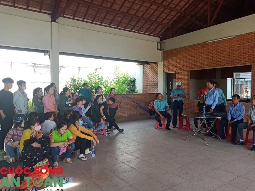 Cách khởi kiện đòi tiền lương, BHXH và tiền trợ cấp thôi việc Cách khởi kiện đòi tiền lương, BHXH và tiền trợ cấp thôi việc