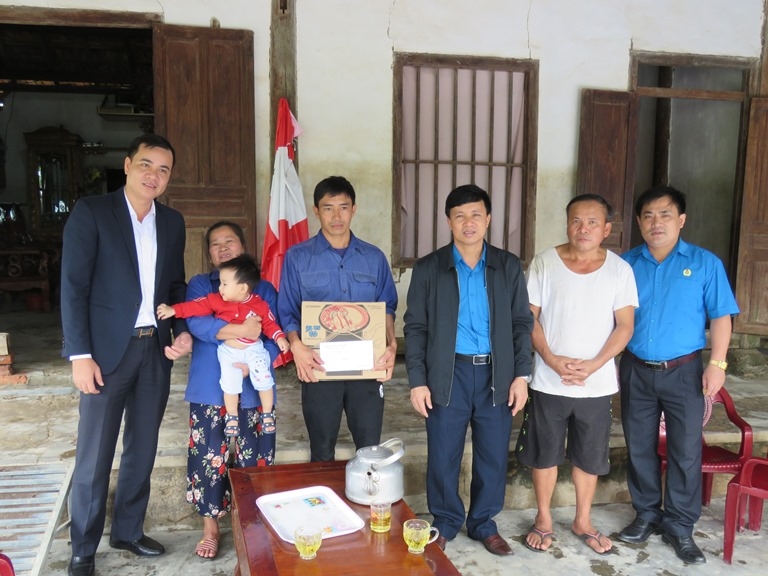 LĐLĐ tỉnh Hà Tĩnh, Quảng Bình hỗ trợ người dân bị thiệt hại do mưa lũ LĐLĐ tỉnh Hà Tĩnh, Quảng Bình hỗ trợ người dân bị thiệt hại do mưa lũ