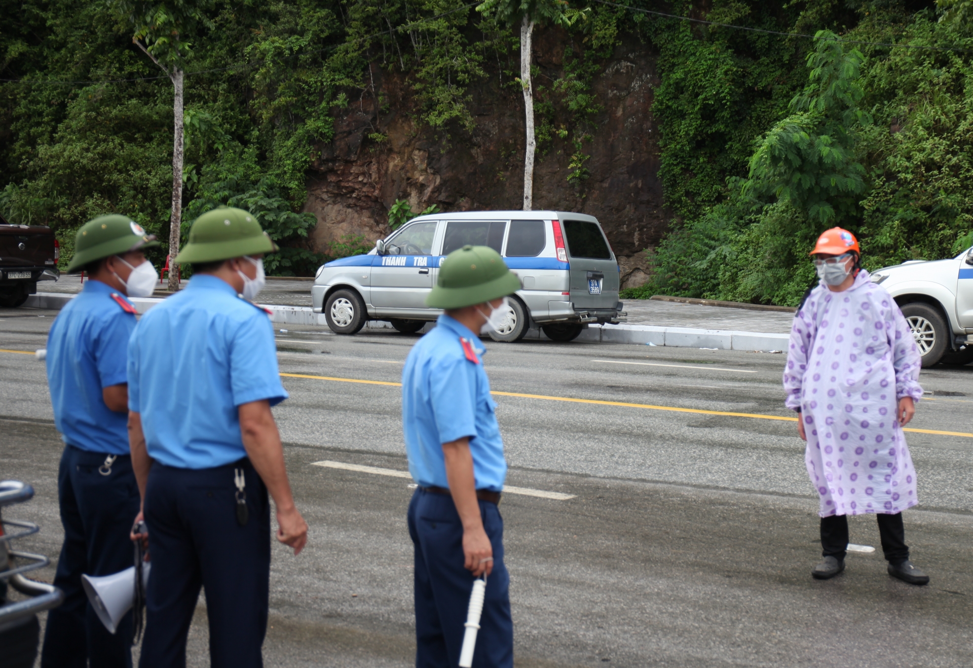 Nghệ An hỗ trợ hàng nghìn NLĐ từ các tỉnh phía Nam về quê tránh dịch bằng xe máy