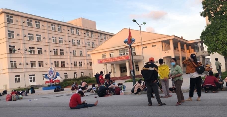 Nghệ An: Hàng nghìn người lao động từ các tỉnh phía Nam về quê tránh dịch