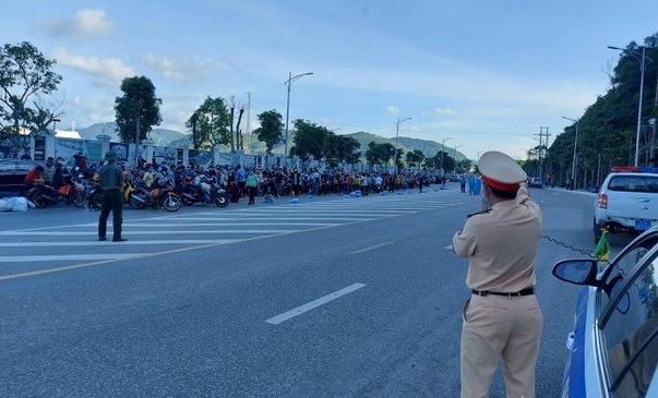 Nghệ An hỗ trợ hàng nghìn NLĐ từ các tỉnh phía Nam về quê tránh dịch bằng xe máy