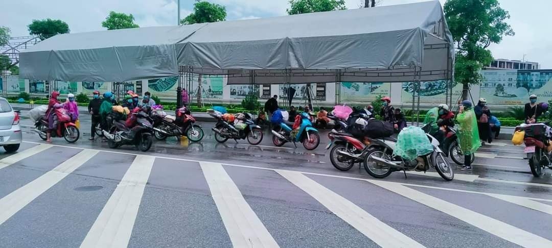 Nghệ An: Hàng nghìn người lao động từ các tỉnh phía Nam về quê tránh dịch
