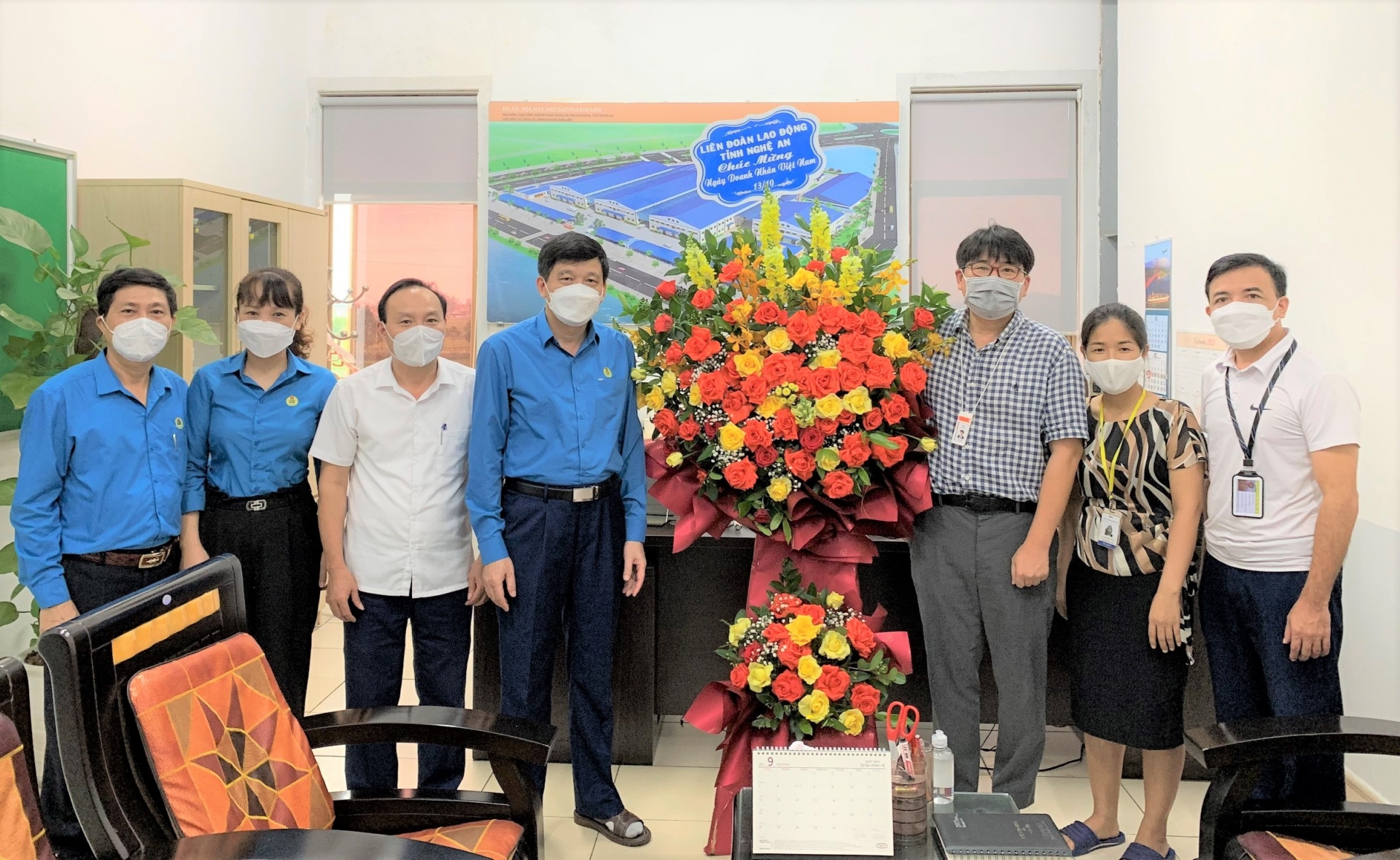 LĐLĐ tỉnh Nghệ An chúc mừng các doanh nghiệp nhân Ngày Doanh nhân Việt Nam