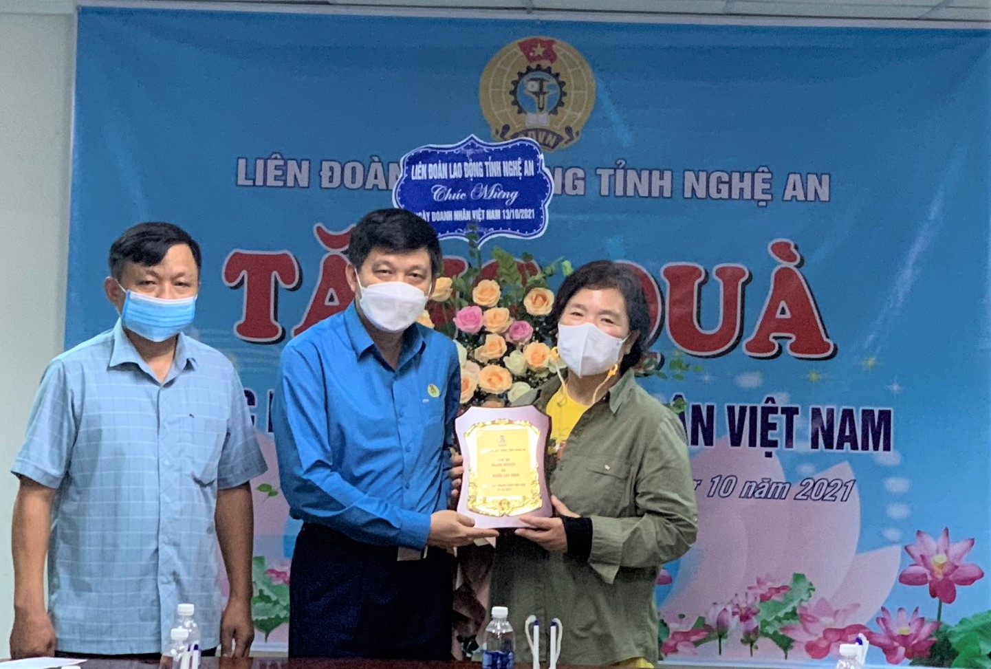 LĐLĐ tỉnh Nghệ An chúc mừng các doanh nghiệp nhân Ngày Doanh nhân Việt Nam