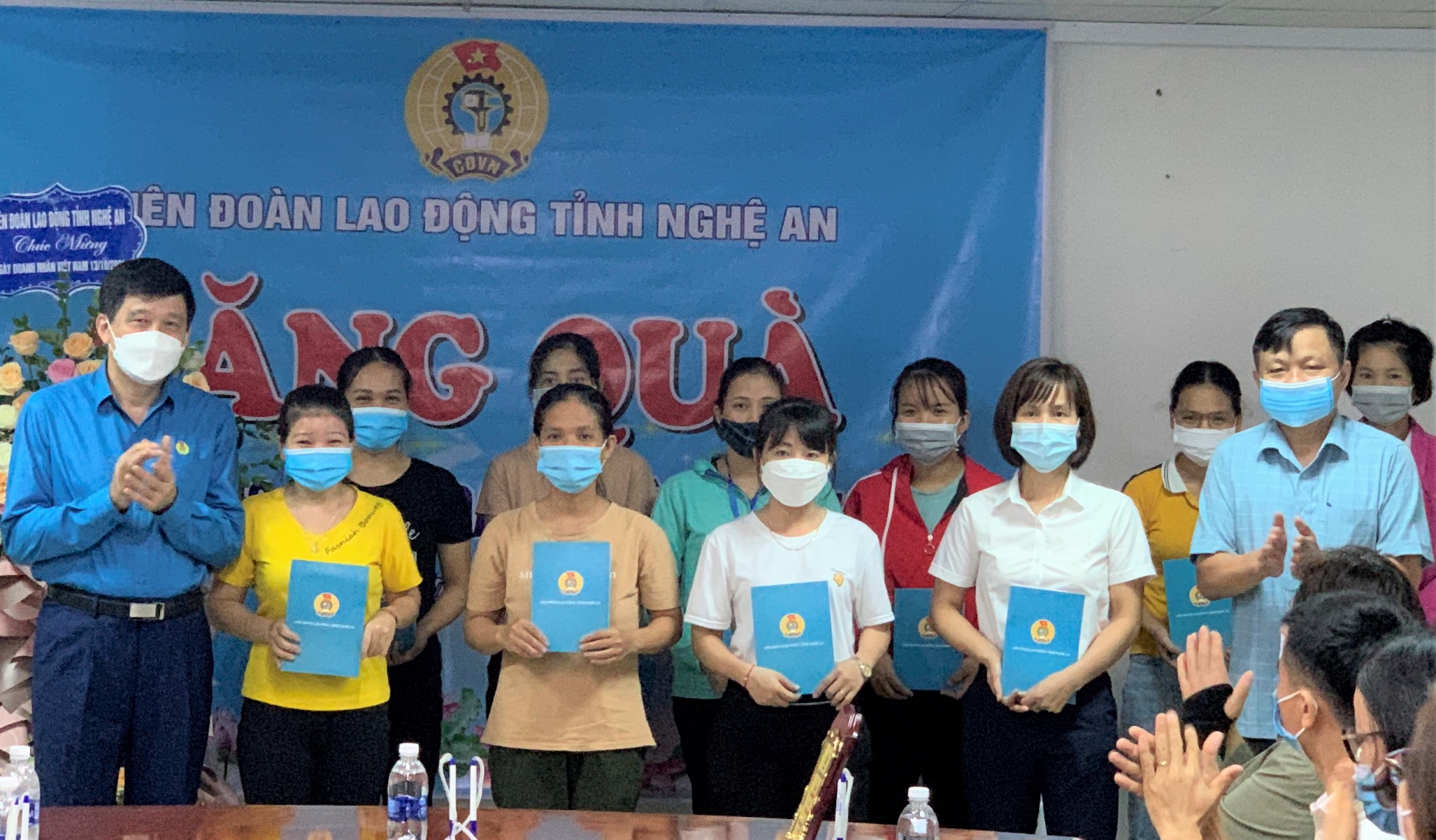 LĐLĐ tỉnh Nghệ An chúc mừng các doanh nghiệp nhân Ngày Doanh nhân Việt Nam