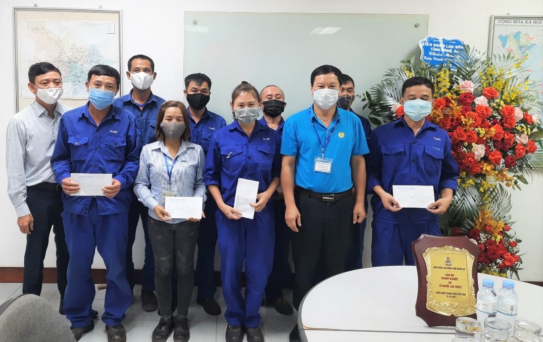 LĐLĐ tỉnh Nghệ An chúc mừng các doanh nghiệp nhân Ngày Doanh nhân Việt Nam