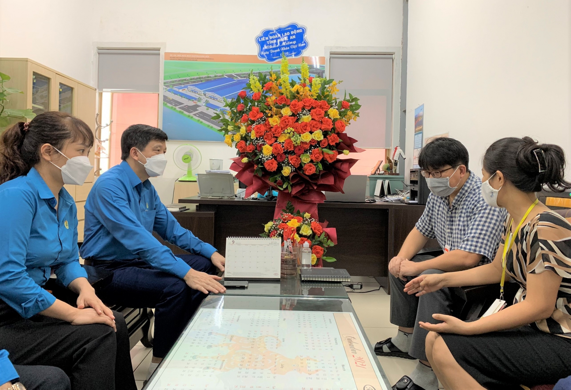 LĐLĐ tỉnh Nghệ An chúc mừng các doanh nghiệp nhân Ngày Doanh nhân Việt Nam