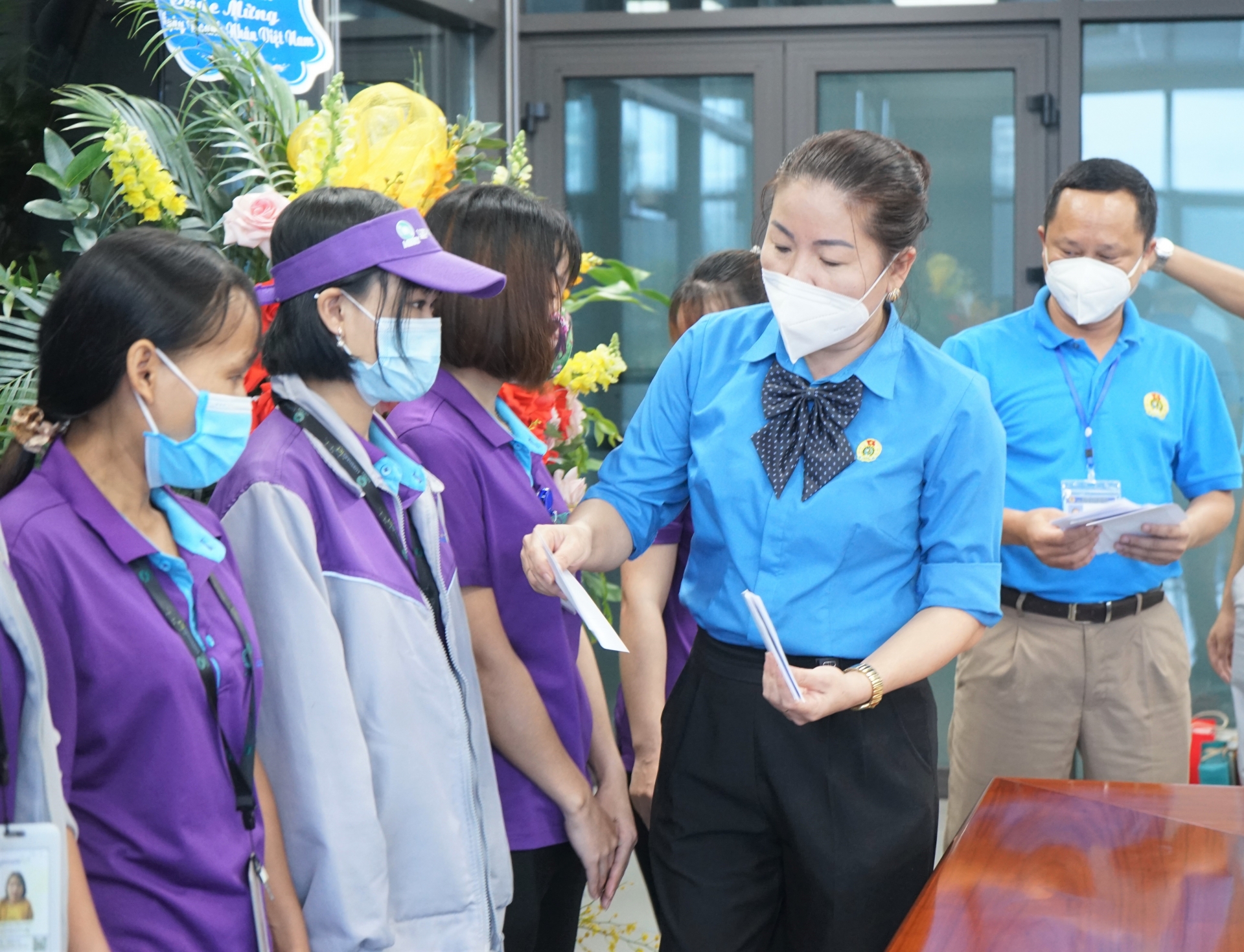 LĐLĐ tỉnh Nghệ An chúc mừng các doanh nghiệp nhân Ngày Doanh nhân Việt Nam