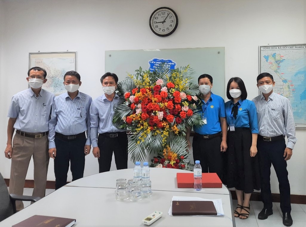 LĐLĐ tỉnh Nghệ An chúc mừng các doanh nghiệp nhân Ngày Doanh nhân Việt Nam