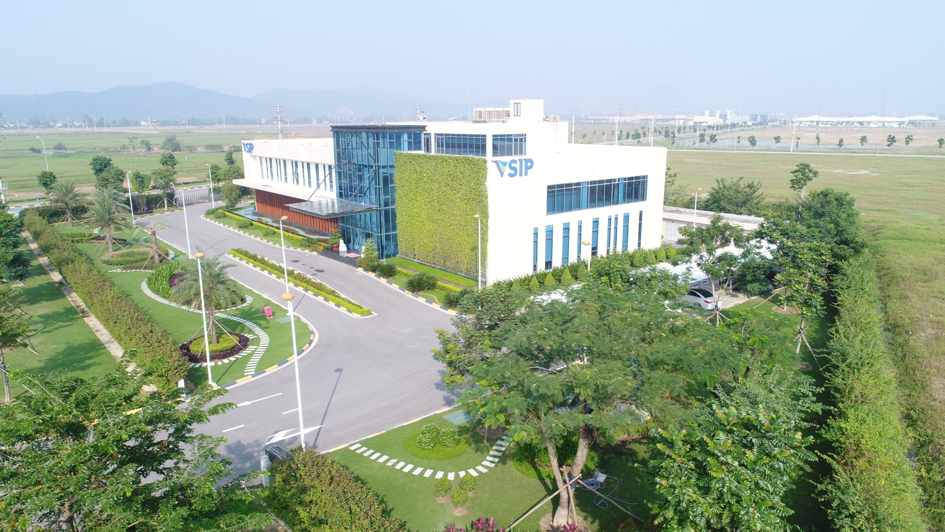 Nghệ An: Tập trung thu hút đầu tư để tạo việc làm cho người lao động Nghệ An: Tập trung thu hút đầu tư để tạo việc làm cho người lao động