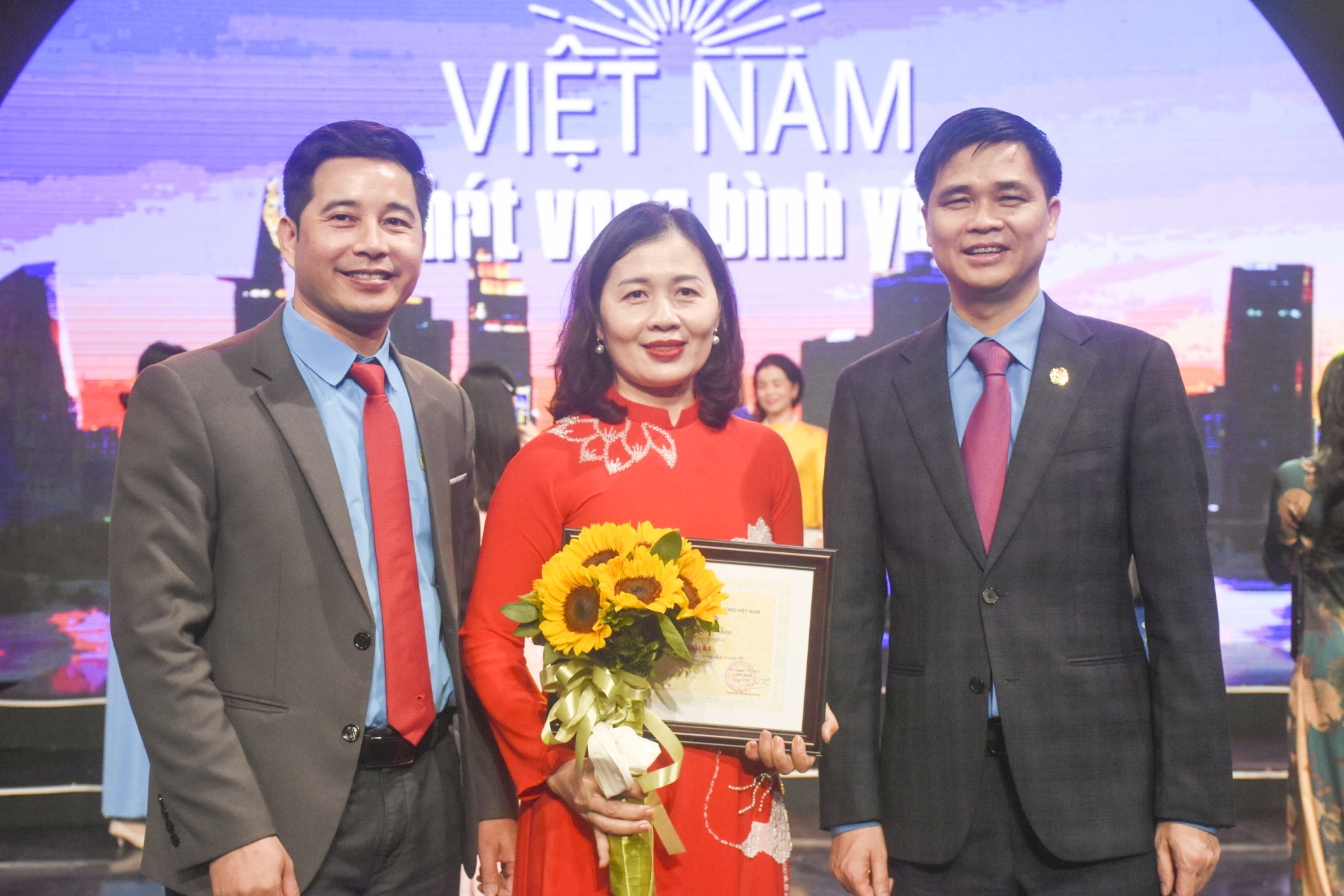 Công đoàn ngành Giáo dục Nghệ An đạt giải Ba cuộc thi "Thời khắc khó quên"