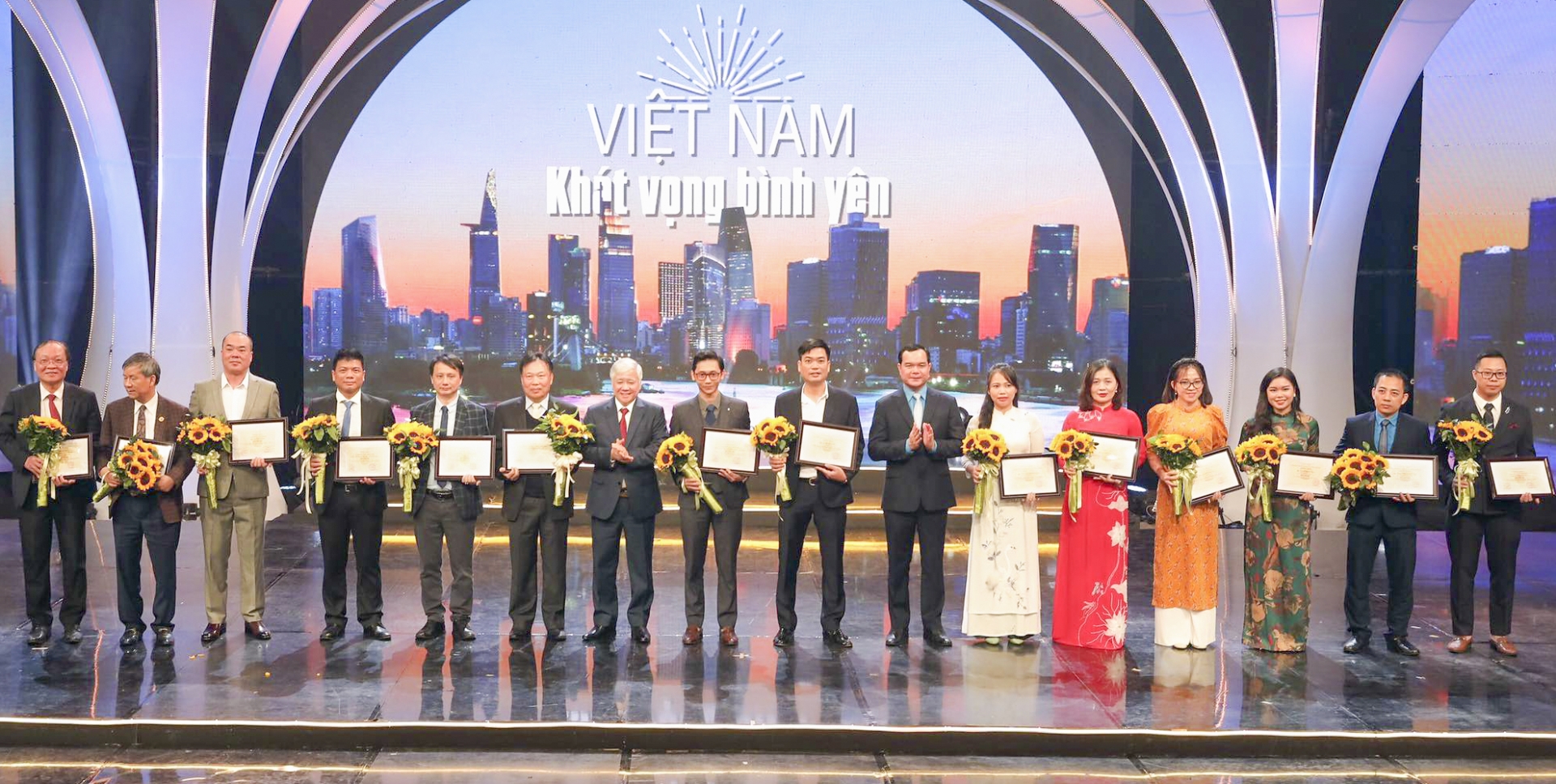 Công đoàn ngành Giáo dục Nghệ An đạt giải Ba cuộc thi "Thời khắc khó quên"