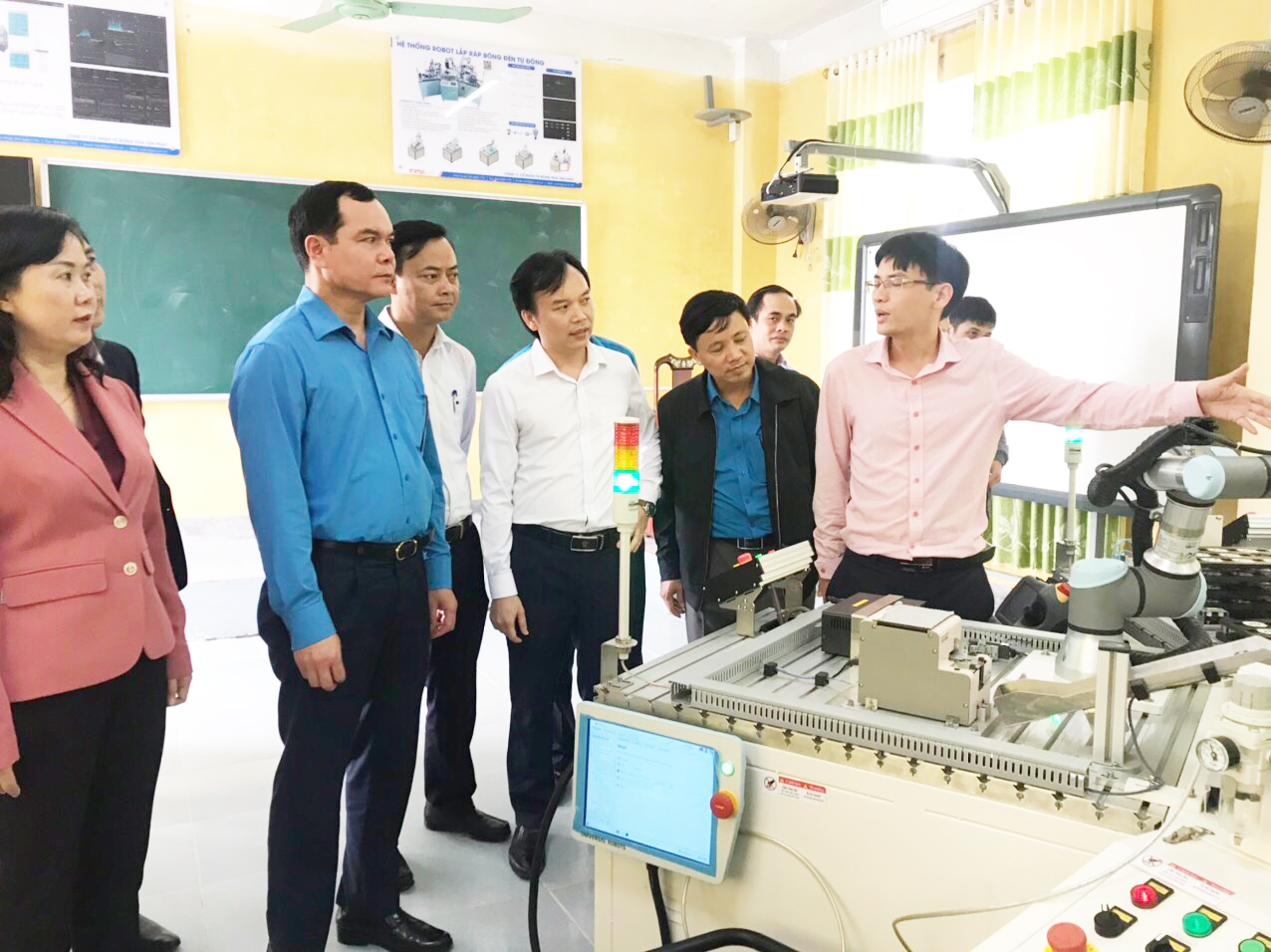 Tổng LĐLĐ Việt Nam hỗ trợ hơn 500 triệu đồng cho Hà Tĩnh khắc phục thiệt hại do mưa lũ