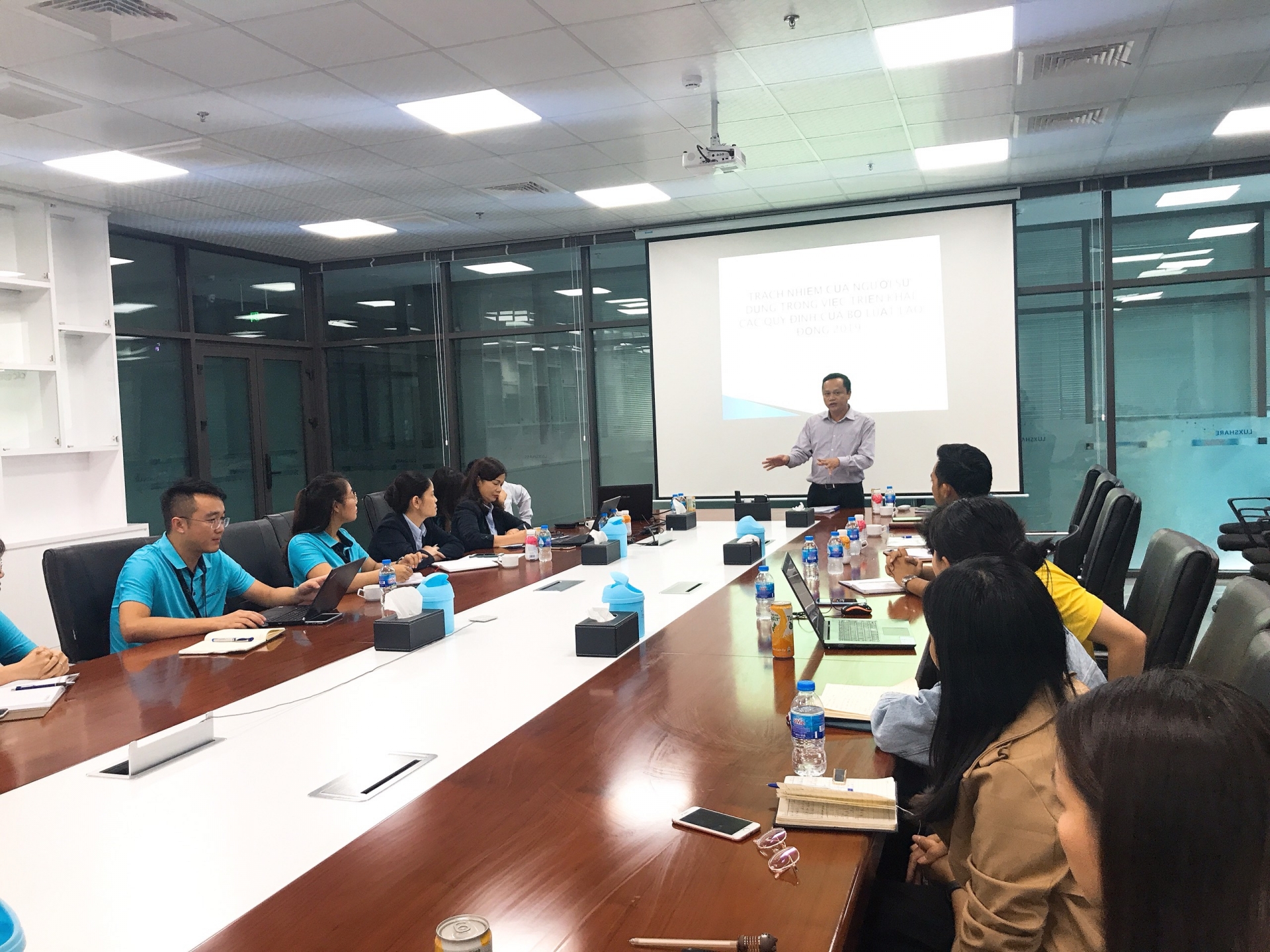 Tổ chức tập huấn pháp luật lao động, pháp luật bảo hiểm xã hội cho cán bộ Công ty TNHH Luxshare ICT Nghệ An Tổ chức tập huấn pháp luật lao động, pháp luật bảo hiểm xã hội cho cán bộ Công ty TNHH Luxshare ICT Nghệ An