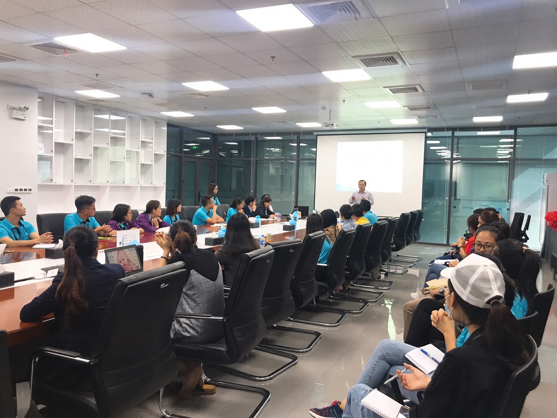 Tổ chức tập huấn pháp luật lao động, pháp luật bảo hiểm xã hội cho cán bộ Công ty TNHH Luxshare ICT Nghệ An Tổ chức tập huấn pháp luật lao động, pháp luật bảo hiểm xã hội cho cán bộ Công ty TNHH Luxshare ICT Nghệ An