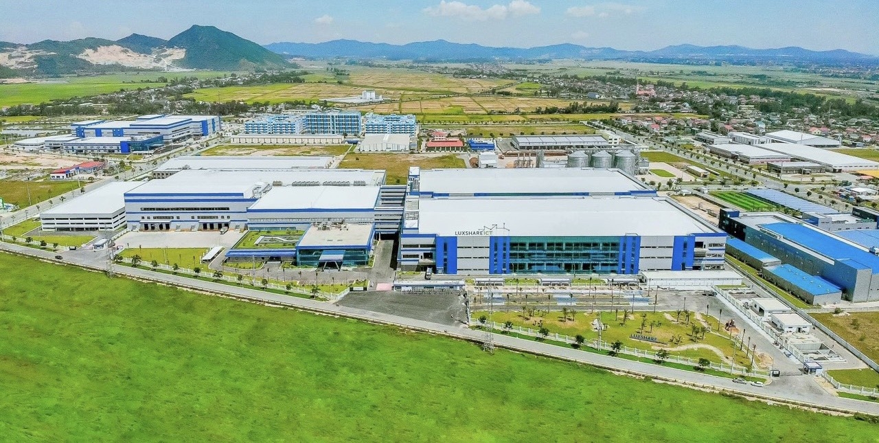 Tổ chức tập huấn pháp luật lao động, pháp luật bảo hiểm xã hội cho cán bộ Công ty TNHH Luxshare ICT Nghệ An Tổ chức tập huấn pháp luật lao động, pháp luật bảo hiểm xã hội cho cán bộ Công ty TNHH Luxshare ICT Nghệ An