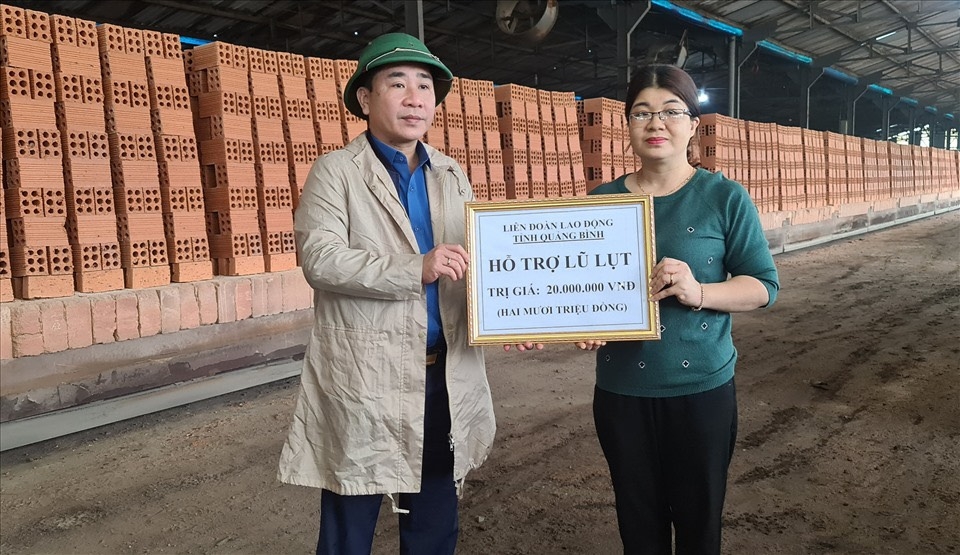 Công đoàn Quảng Bình chung tay khắc phục thiệt hại do mưa lũ Công đoàn Quảng Bình chung tay khắc phục thiệt hại do mưa lũ