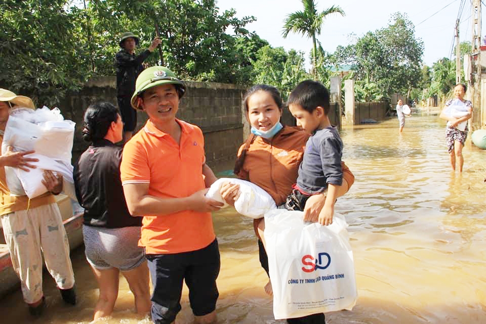 Công đoàn Quảng Bình chung tay khắc phục thiệt hại do mưa lũ Công đoàn Quảng Bình chung tay khắc phục thiệt hại do mưa lũ