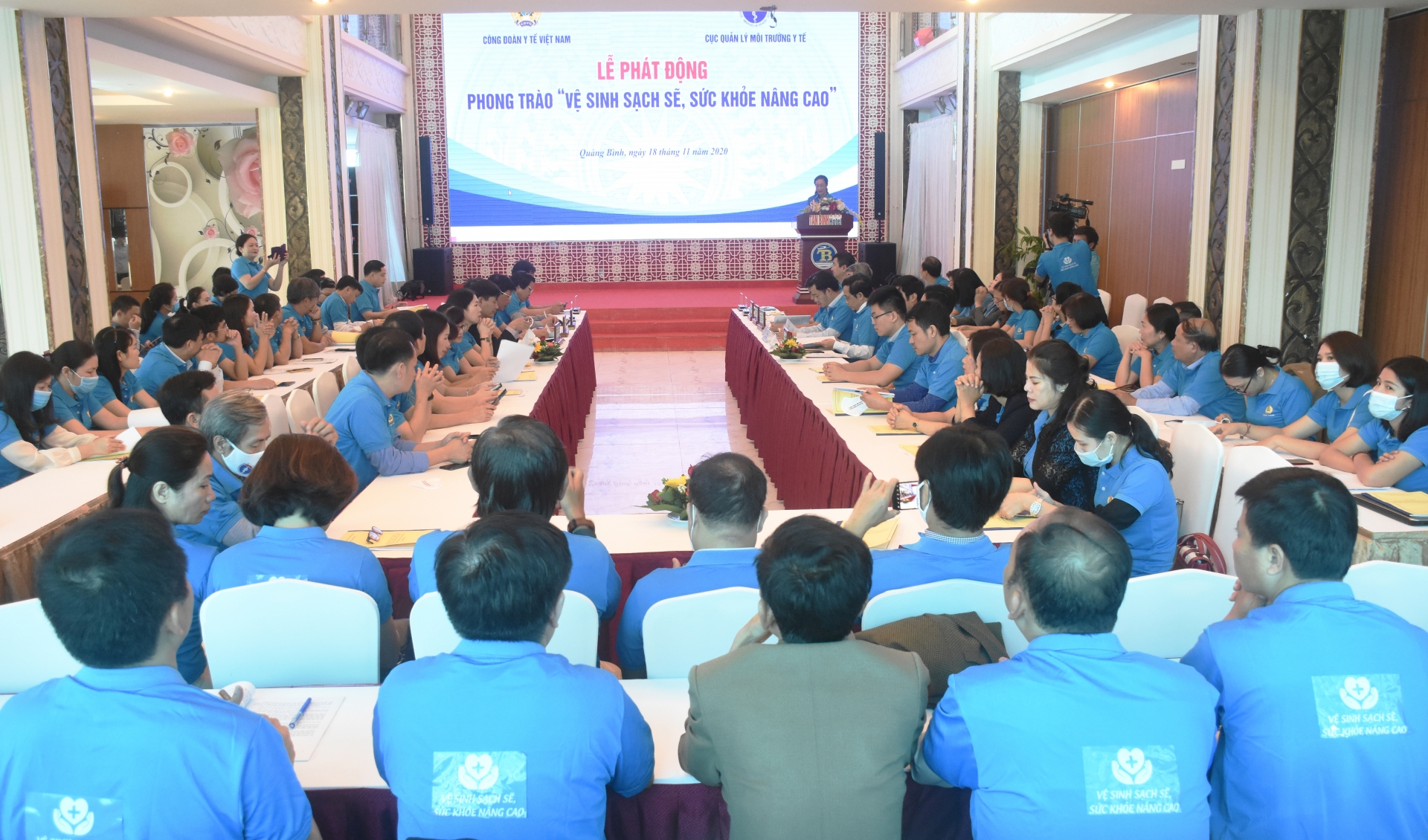 Đồng lòng, chung sức bảo vệ Blouse trắng Đồng lòng, chung sức bảo vệ Blouse trắng